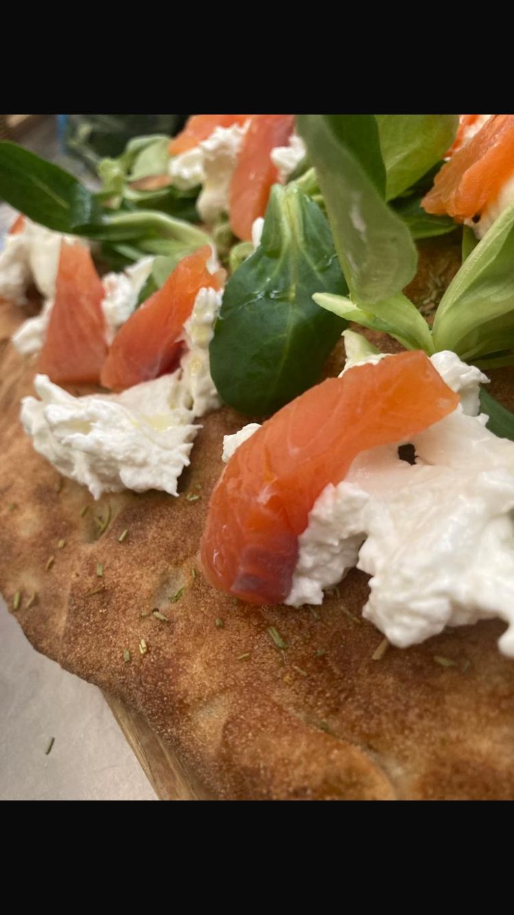 Piatto della cucina bistrot con ingredienti freschi